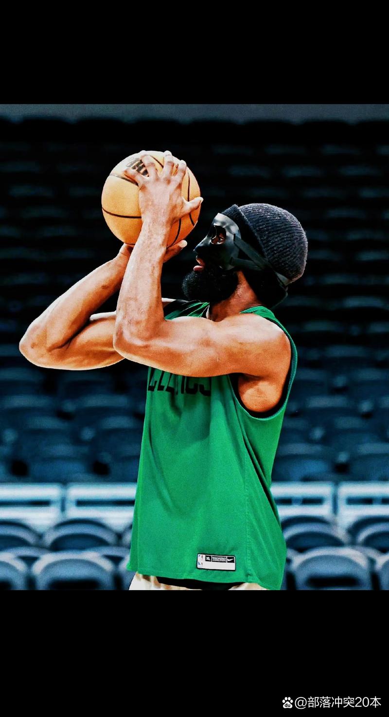 太罕见！库里6年来首次扣篮，勇士替补席瞬间沸腾