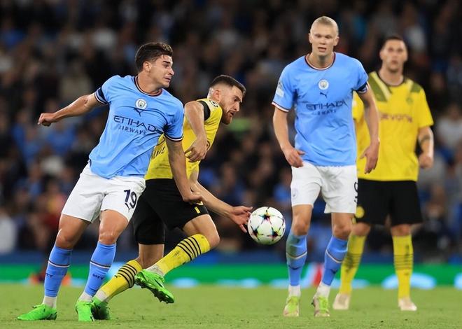 以下为 去重后的全部新闻标题（仅篮球 + 足球）：