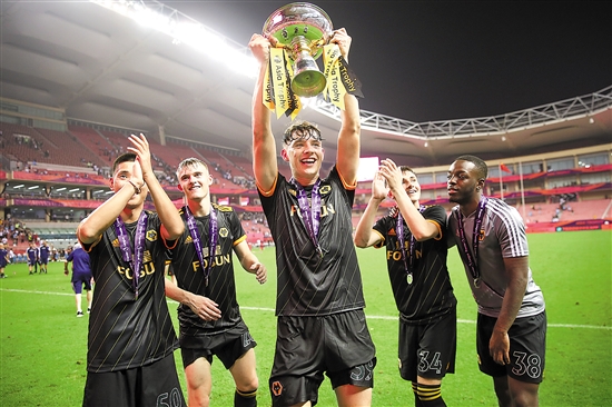 那不勒斯经历10轮点球晋级意杯8强，孔蒂：我们更配得上晋级