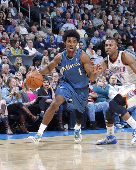 篮球湖人替补球员贡献关键分